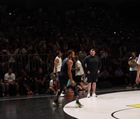 金州拉文上线！勇士官推晒库里中国行期间训练 超远+背扣信手拈来